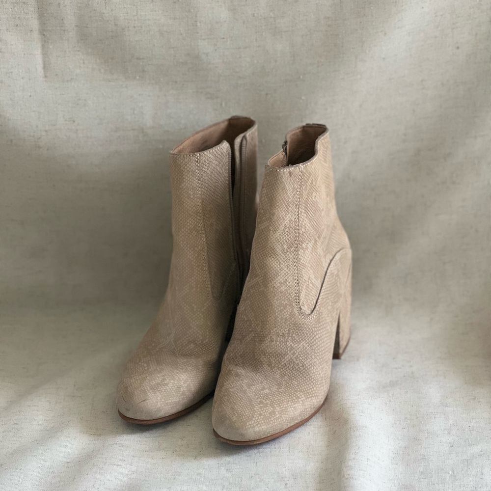 Lucky Brand Textured Tan Ankle Booties